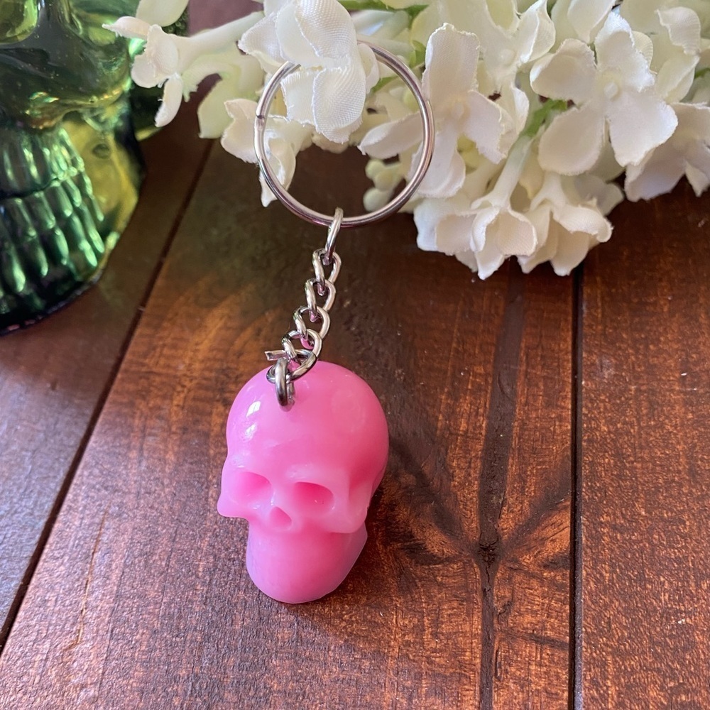 Handcrafted Resin Bubblegum Pink Skull 3” Keychain Gothic Backpack Bag Charm NEW - Picture 2 of 8